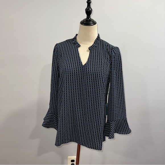 CeCe Garden Geometric Print Blouse In Cerulean Dusk - New With Tag - Reemoly - Picture 5 of 13